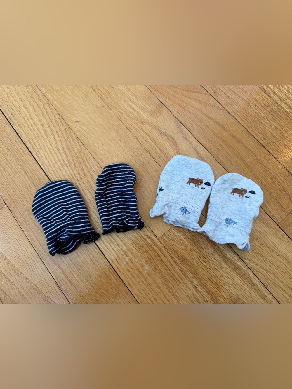 Baby accessories - set of 2 newborn mittens & 6 month hat/bib set